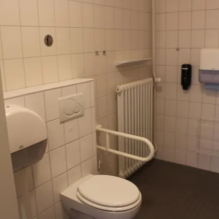 Jugendhaus West ロッジ シュピーカーオーク